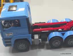 BRUDER CAMION MAN  SCARRELABILE