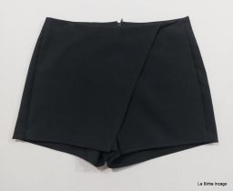 SHORTS MUCH MONEY
