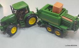 BRUDER TRATTORE JOHN DEERE + RIMORCHIO IMBALLATRICE