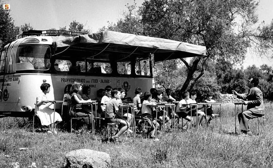 Paidobus, quando in Sardegna la scuola era su quattro ruote